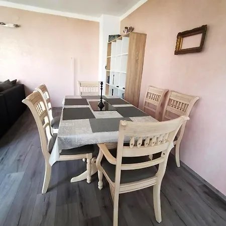 Spacious In Pula