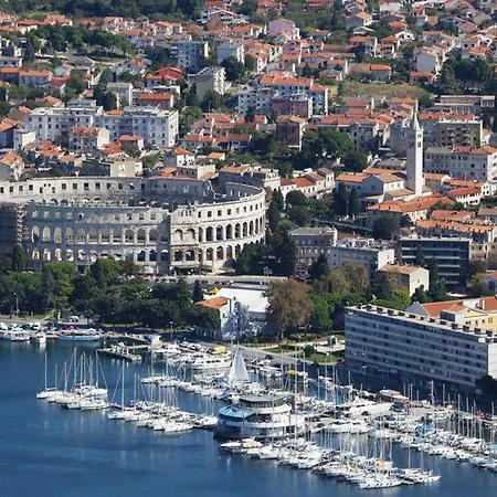 Spacious In Pula