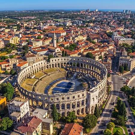 Apartamento Spacious In Pula