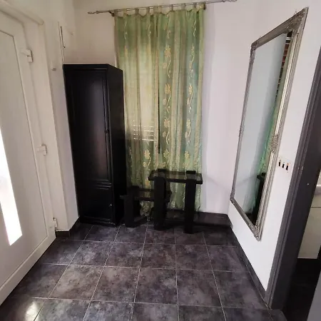 Spacious In アパート